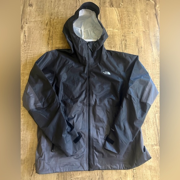 The north face womens sackable rain jacket charcoal, ombre, NWOT. HyVent 2.5 - Picture 1 of 5